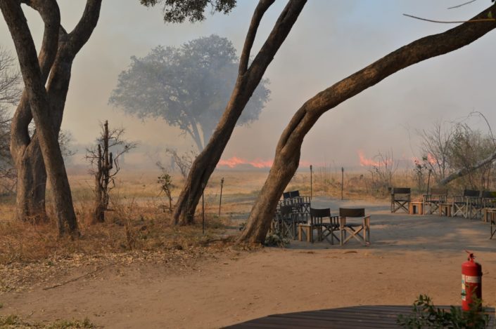 Feuer im Splash Camp, Okavango Delta